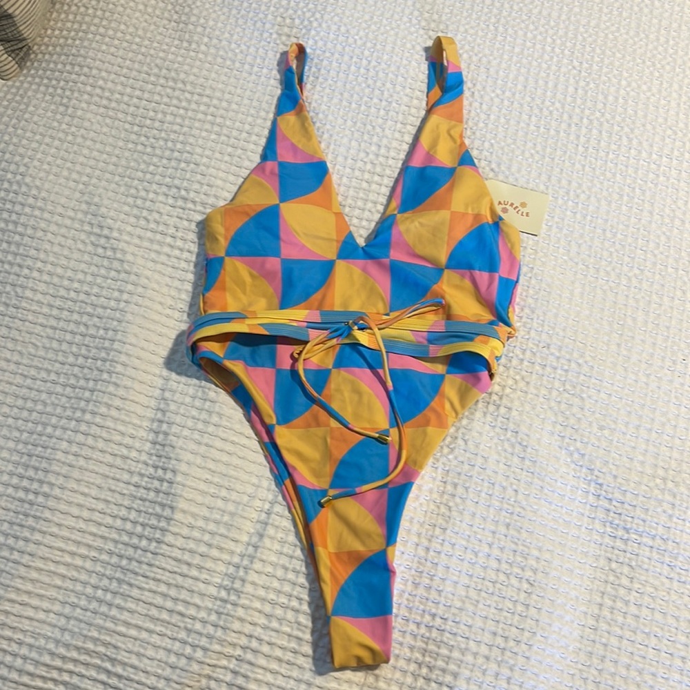 St. Tropez Arielle NWT One Piece with removable belt, size M